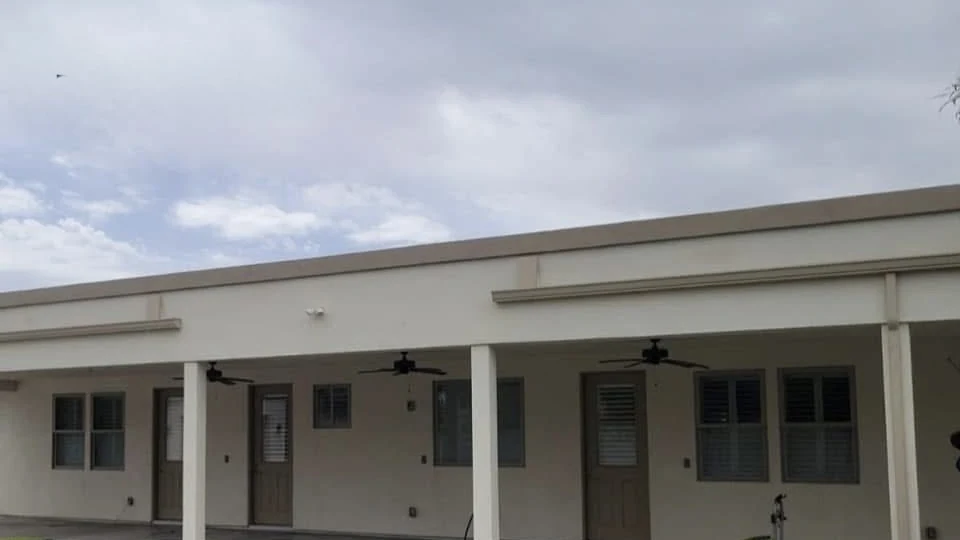 Covered patio in Peoria, Arizona before repainting, with stained beige ceiling and fascia